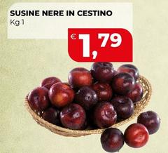 Susine Nere In Cestino
